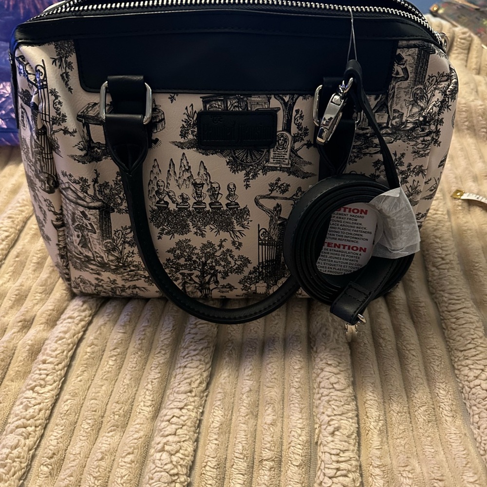 Disney haunted mansion Top-Handle Bag in Cream and Black - Diorama Style nwt - Picture 7 of 7